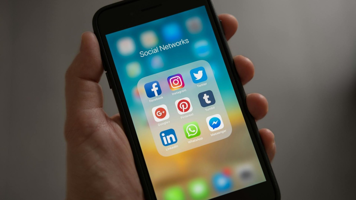 Smartphone showing social media apps - the platforms where the ChatGPT-to-Claude switching campaign played out